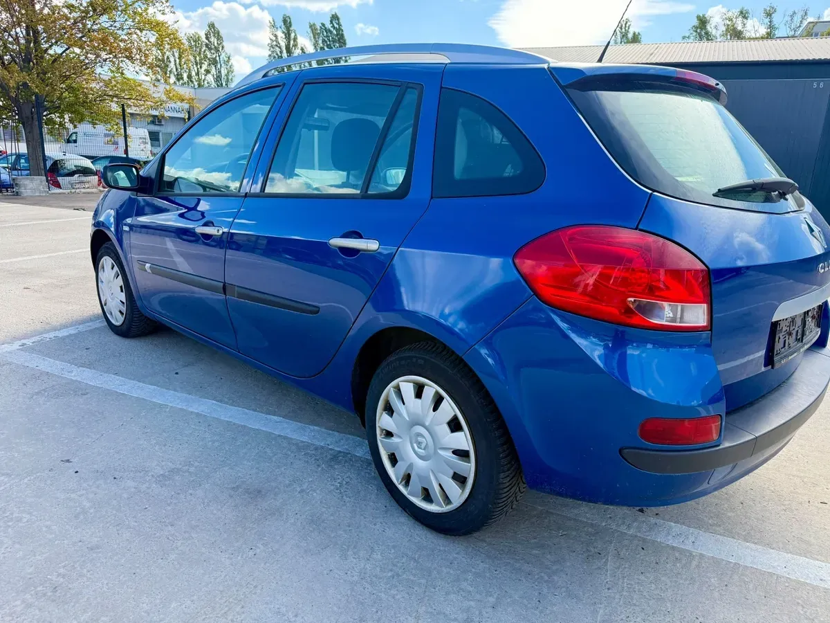 Renault Clio 2009 photo 2