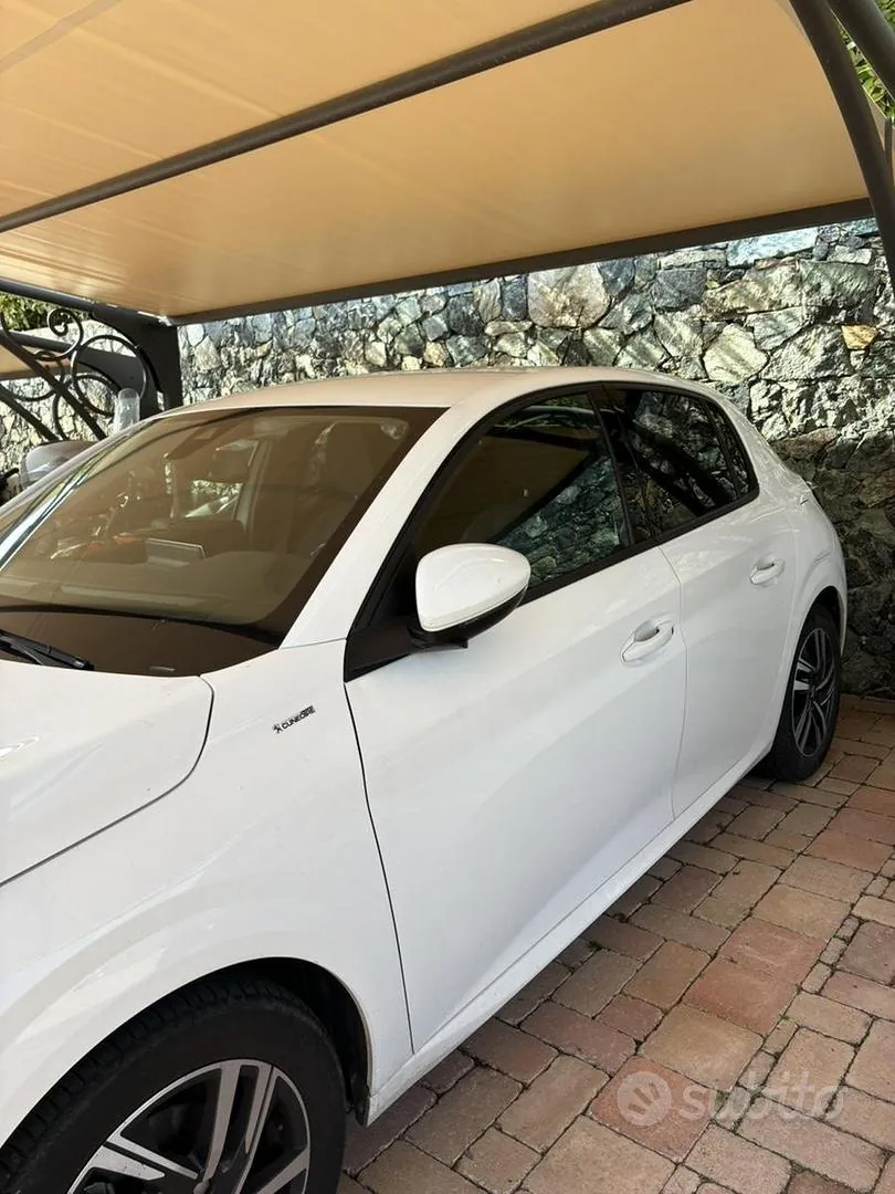 Peugeot 208 2020 photo 2