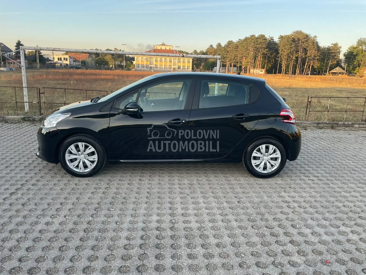 Peugeot 208 2014 photo 3