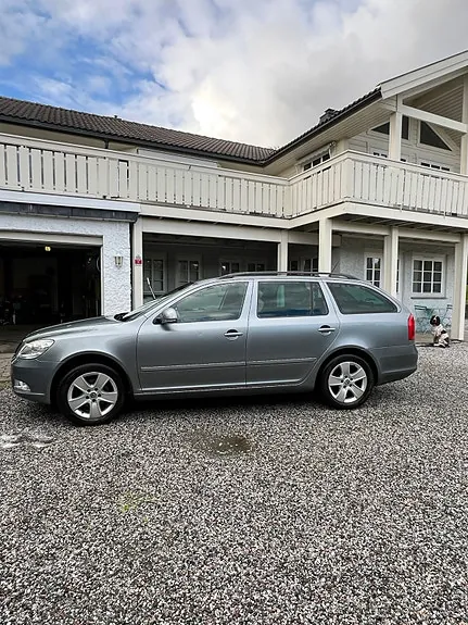 Skoda Octavia 2013 photo 3