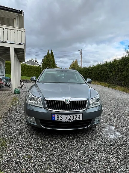 Skoda Octavia 2013 photo 2