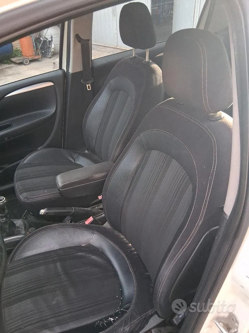 Fiat Punto 2011 photo 5