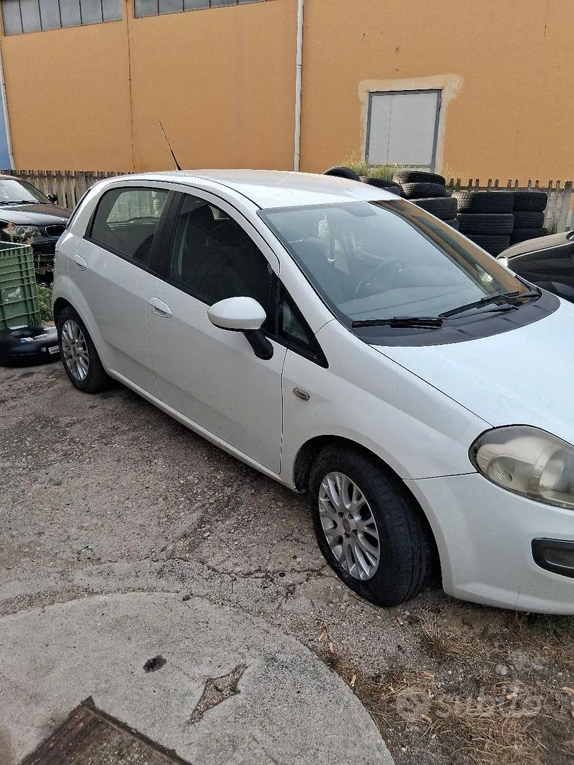 Fiat Punto 2011 photo 3