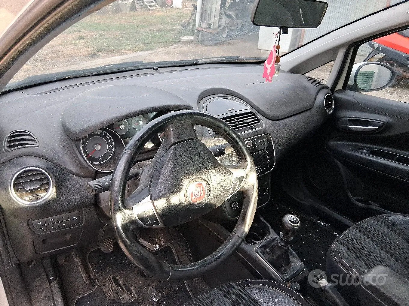 Fiat Punto 2011 photo 4