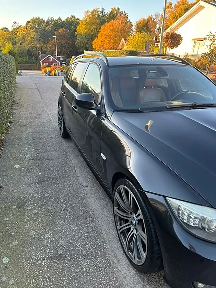 BMW 320I 2009 photo 3