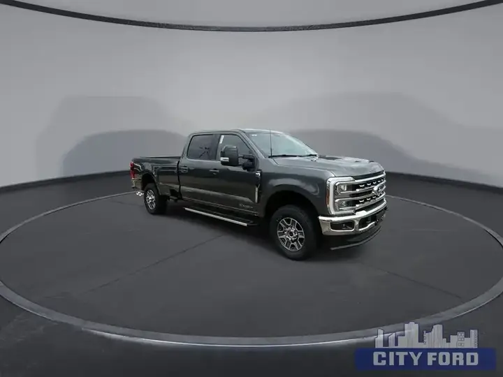Ford F-350 Super Duty 2026 photo 2