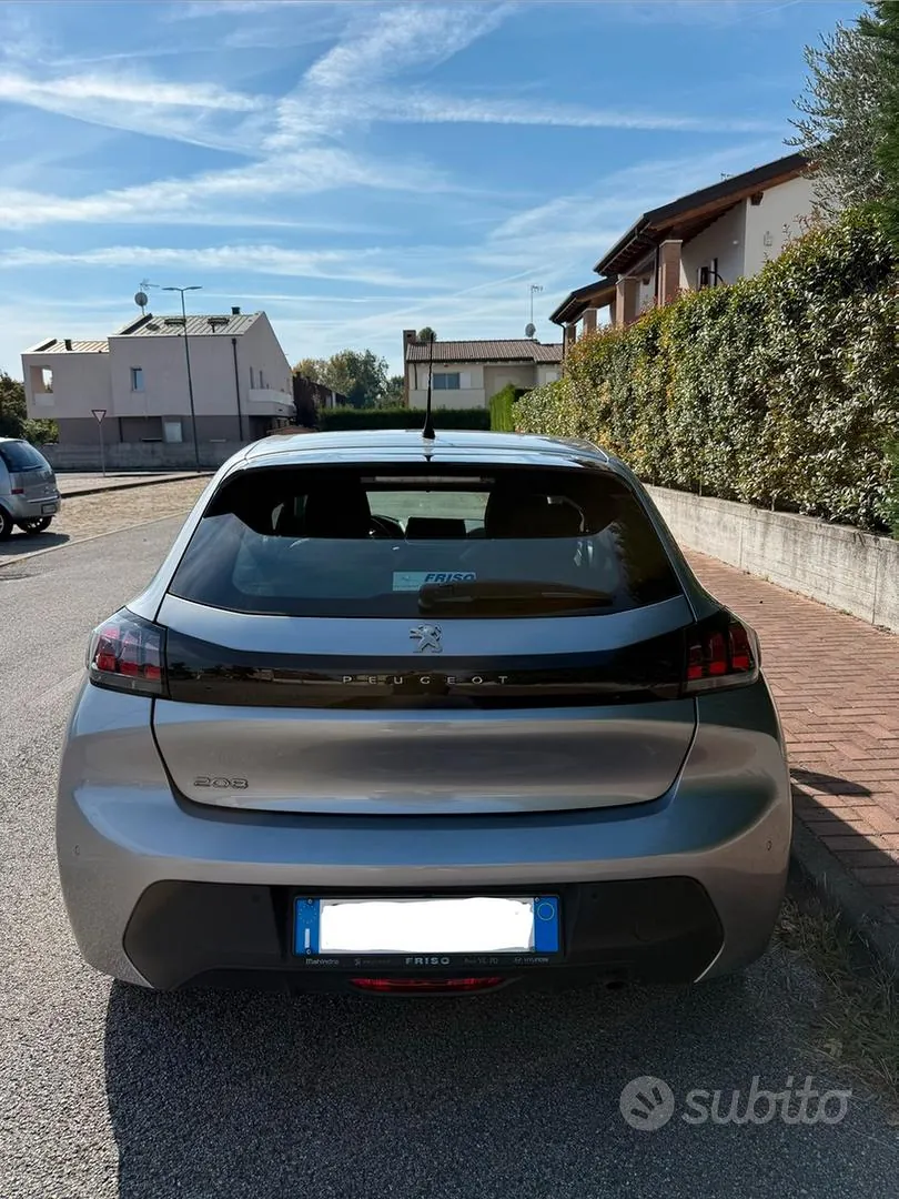 Peugeot 208 2022 photo 2