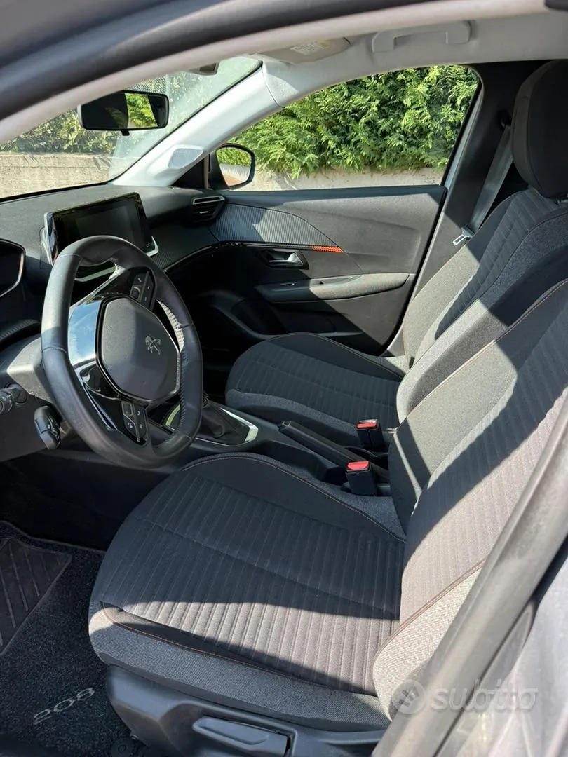 Peugeot 208 2022 photo 5