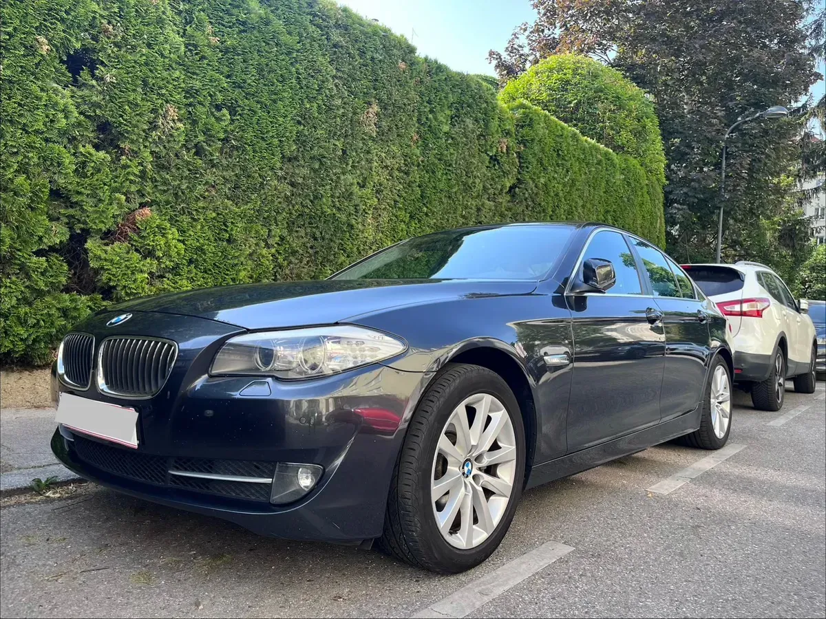 BMW 5 Series 2010 photo 2
