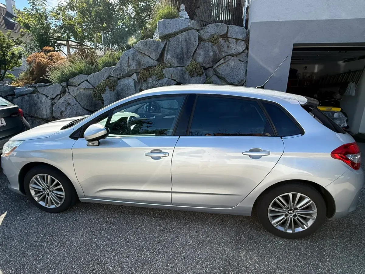 Citroen C4 2011 photo 2