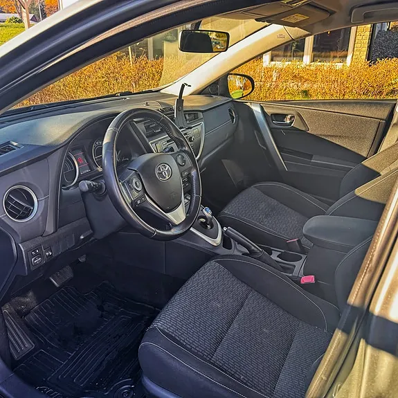 Toyota Auris 2015 photo 4