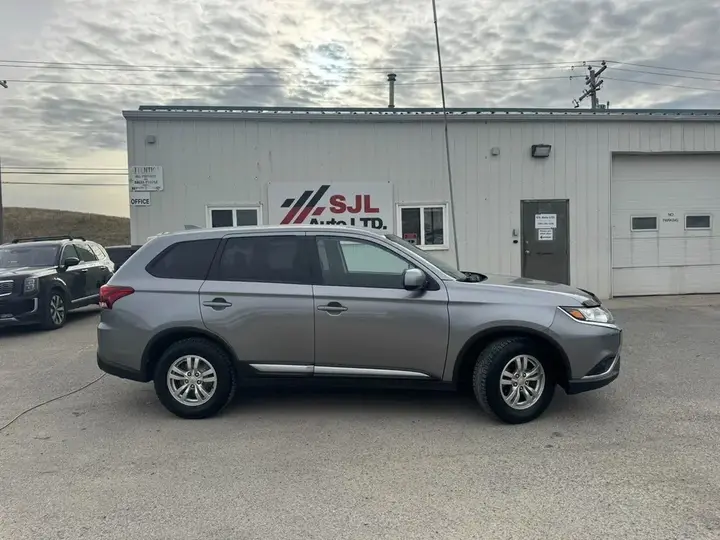 Mitsubishi Outlander 2020 photo 2