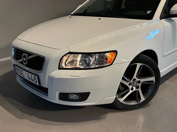 Volvo V50 2012 photo 2