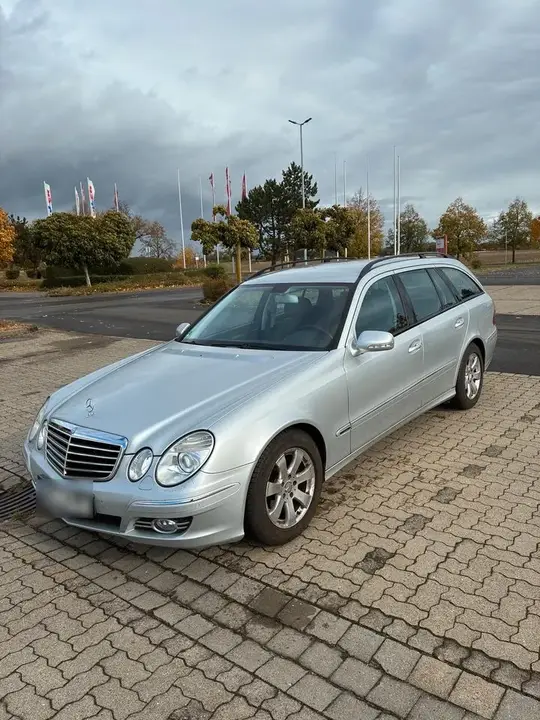 Mercedes-Benz E200