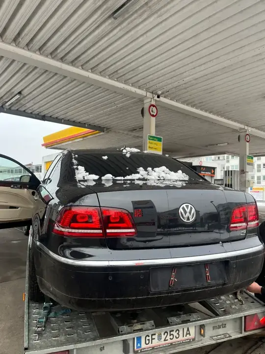 Volkswagen Phaeton 2013 photo 3