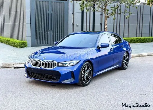BMW 3 Series 2023 photo 2