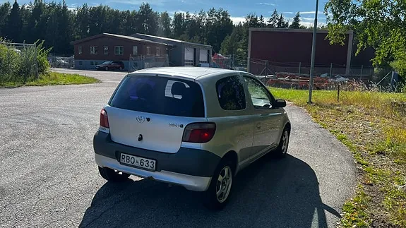 Toyota Yaris 1999 photo 3