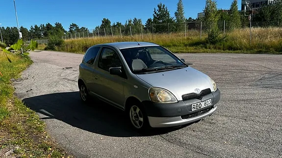 Toyota Yaris 1999 photo 2
