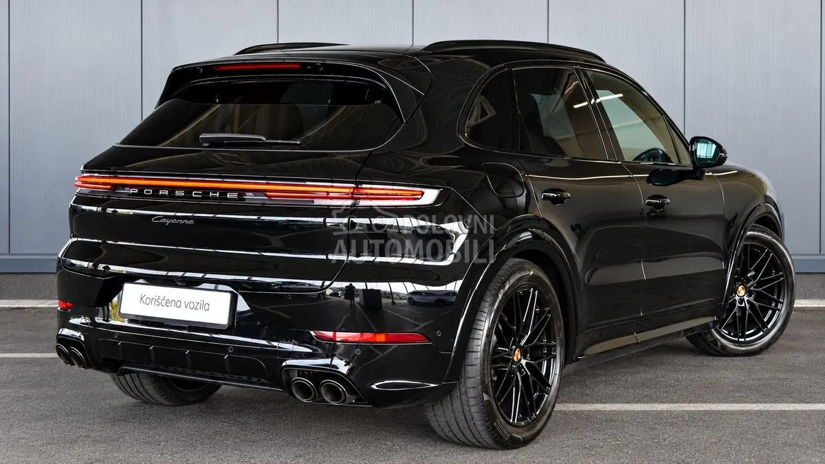 Porsche Cayenne 2023 photo 2