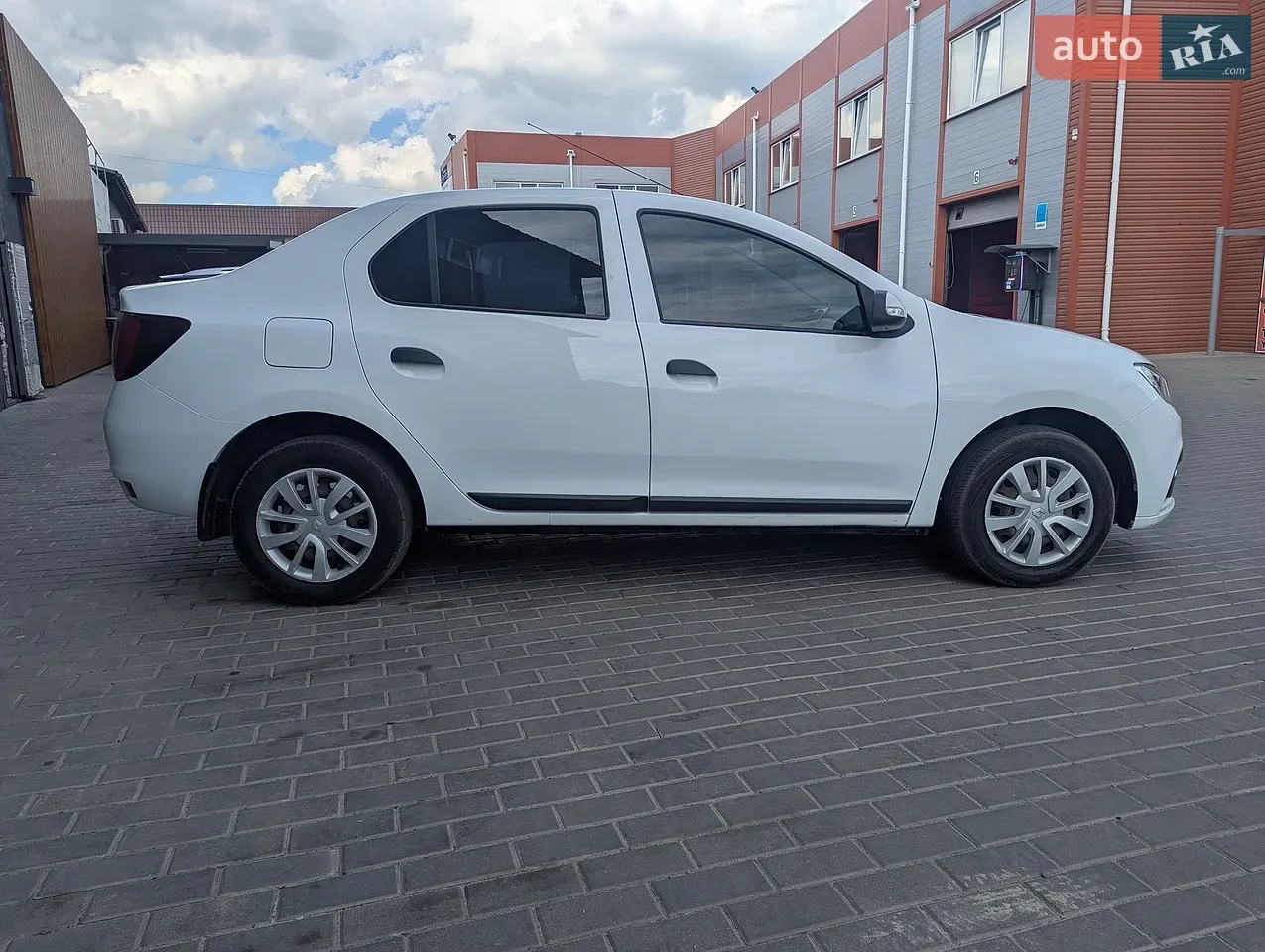Renault Logan 2018 photo 4