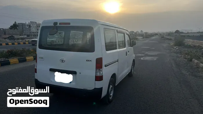 Toyota Bus - Van 2018 photo 2