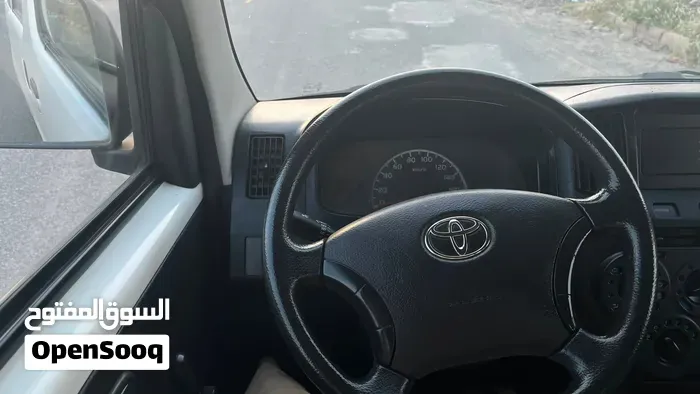 Toyota Bus - Van 2018 photo 3