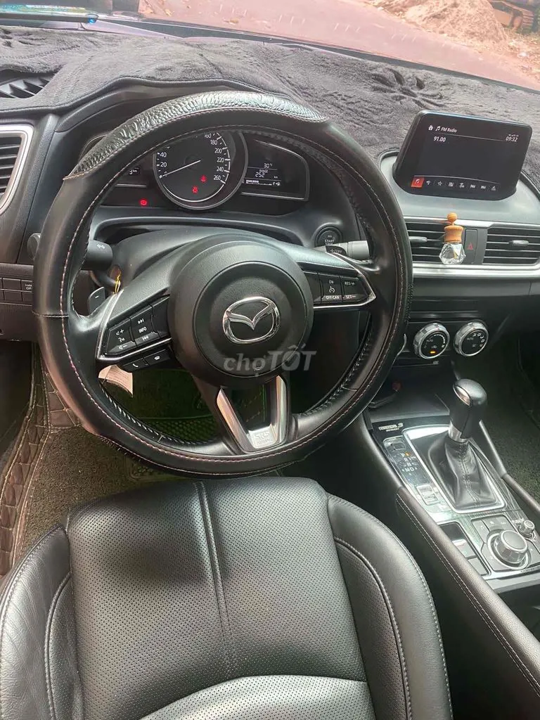 Mazda 3 2019 photo 2