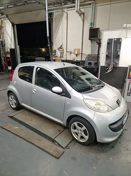 Peugeot 107 2008 photo 3