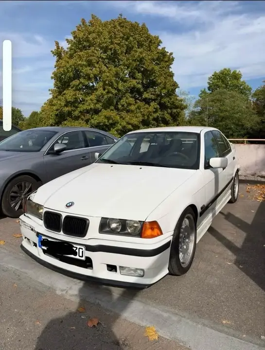 BMW 318I
