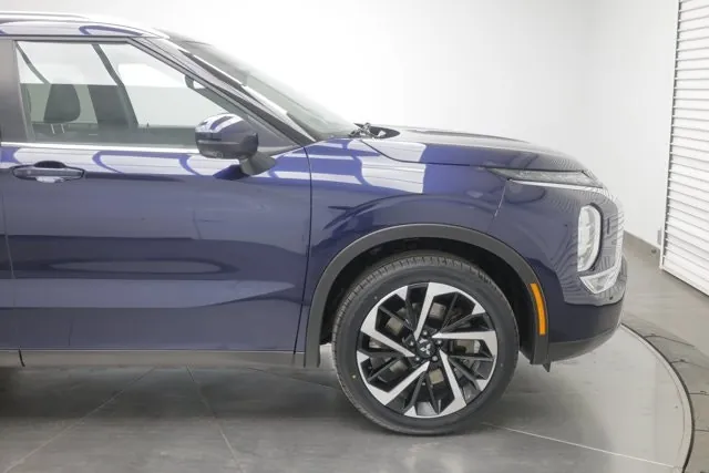 Mitsubishi Outlander 2024 photo 3