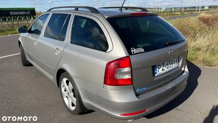 Skoda Octavia 2011 photo 2