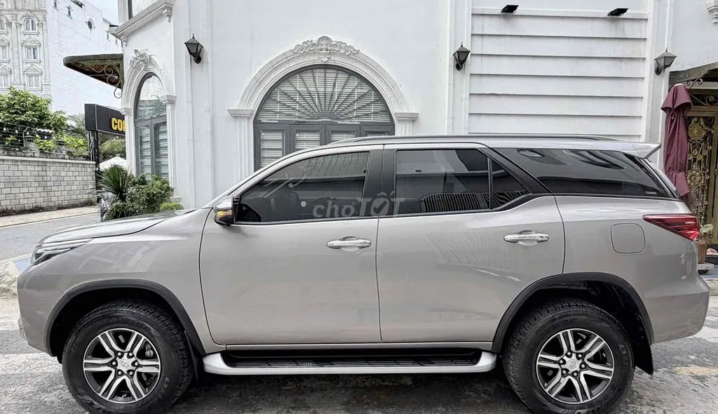 Toyota Fortuner 2022 photo 3