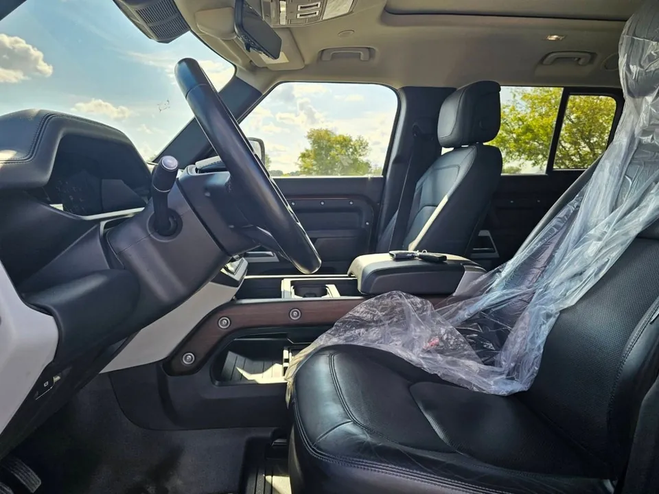 Land Rover Defender 2023 photo 3