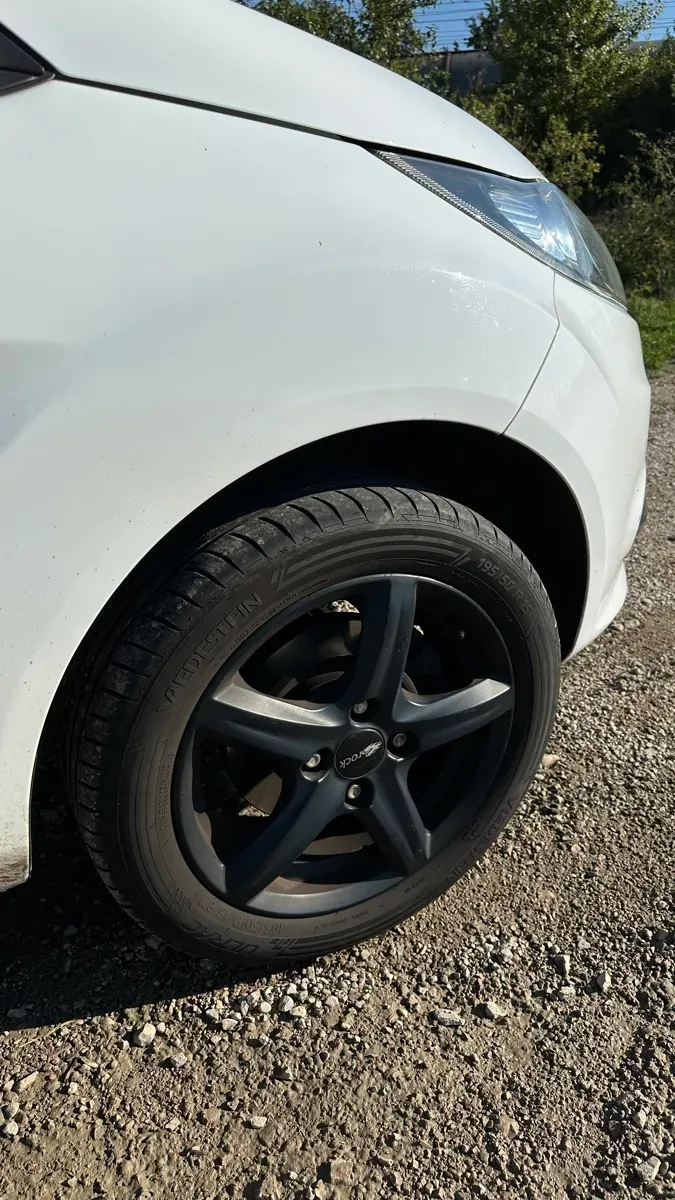 Ford Fiesta 2012 photo 3