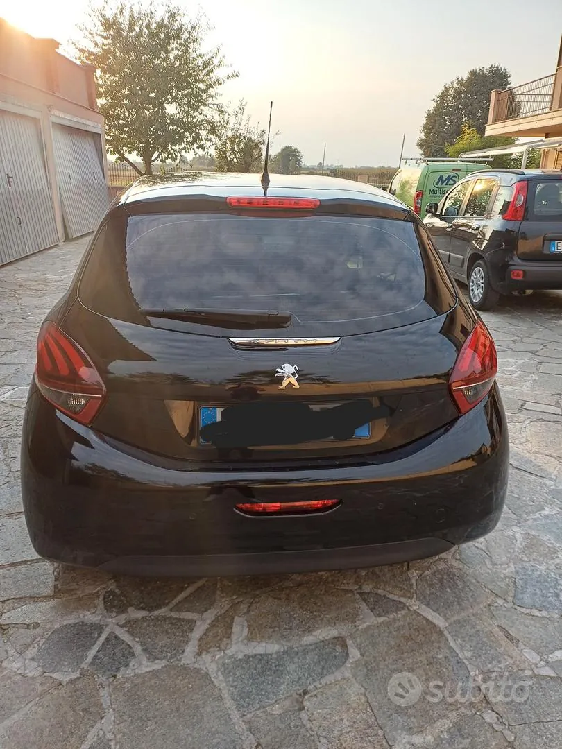 Peugeot 208 2019 photo 3