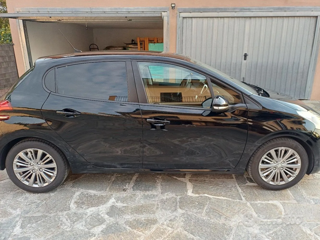 Peugeot 208 2019 photo 2