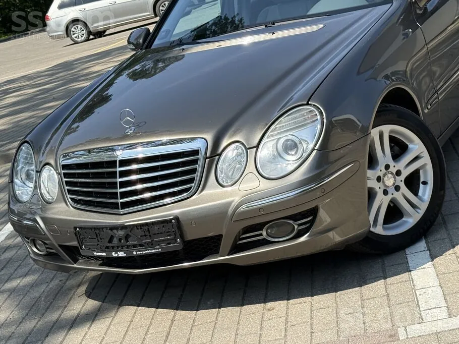 Mercedes-Benz E320 2007 photo 2
