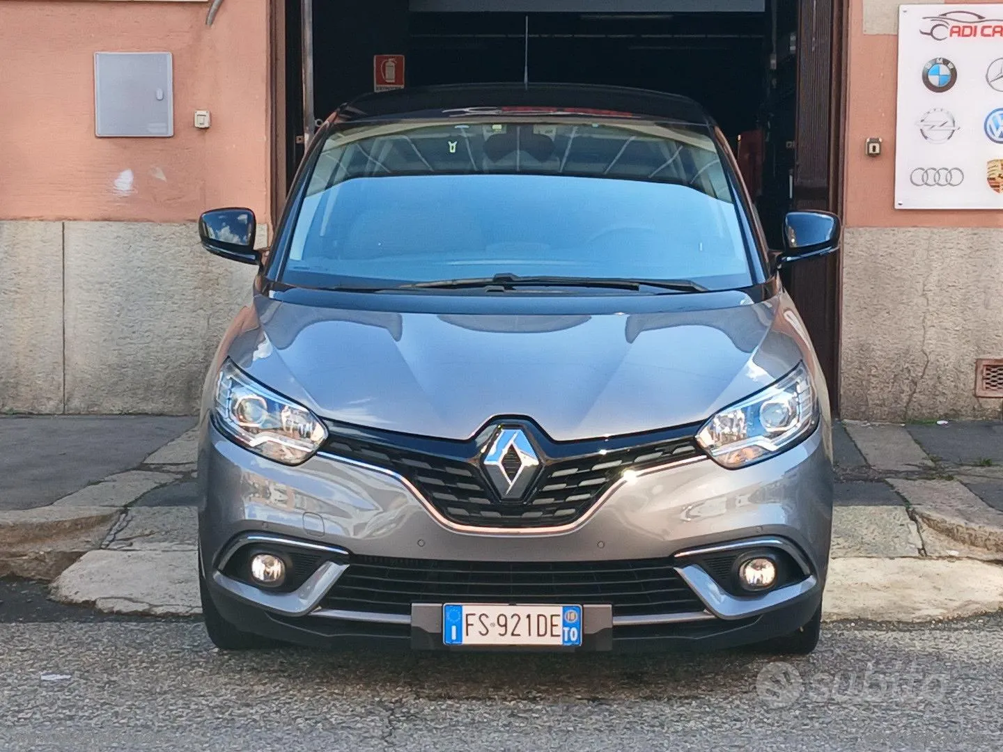 Renault Scenic 2018 photo 2
