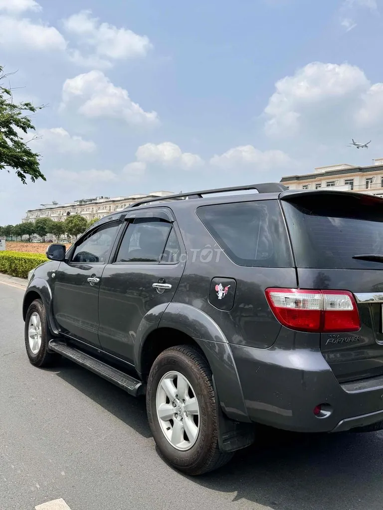 Toyota Fortuner 2011 photo 4