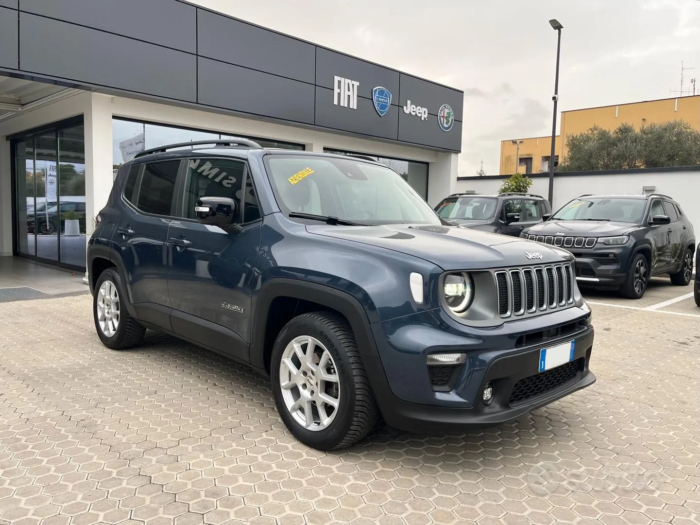 Jeep Renegade 2023 photo 2