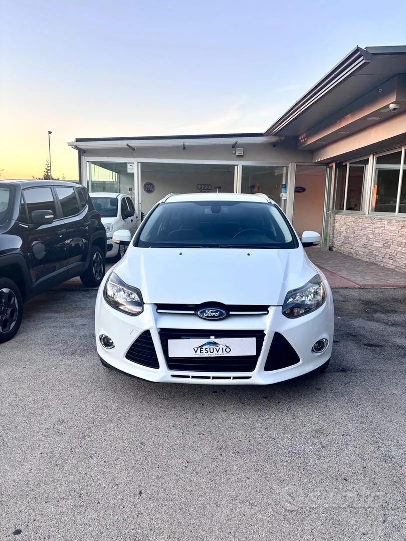 Ford Focus 2012 photo 2