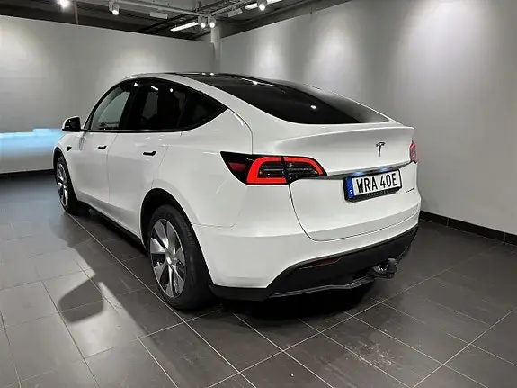 Tesla Model Y 2023 photo 2