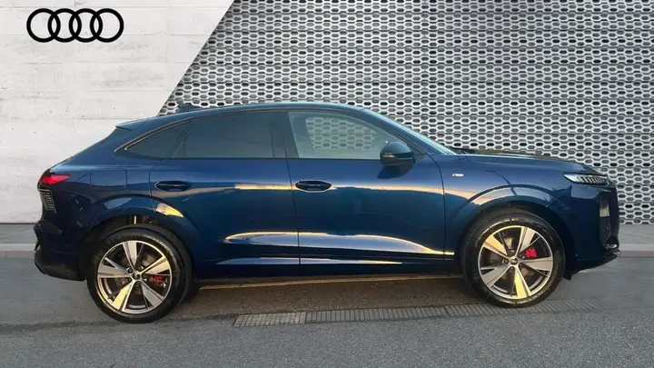 Audi Q3 2025 photo 4