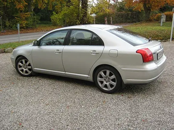 Toyota Avensis 2004 photo 2