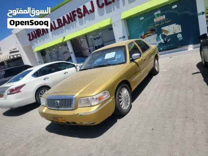 Mercury Grand Marquis 2010 photo 2