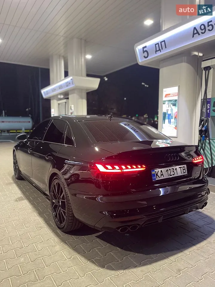 Audi A4 2022 photo 2