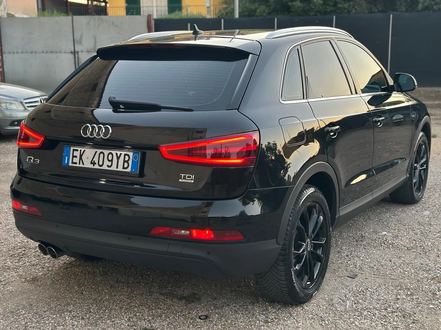 Audi Q3 2011 photo 2