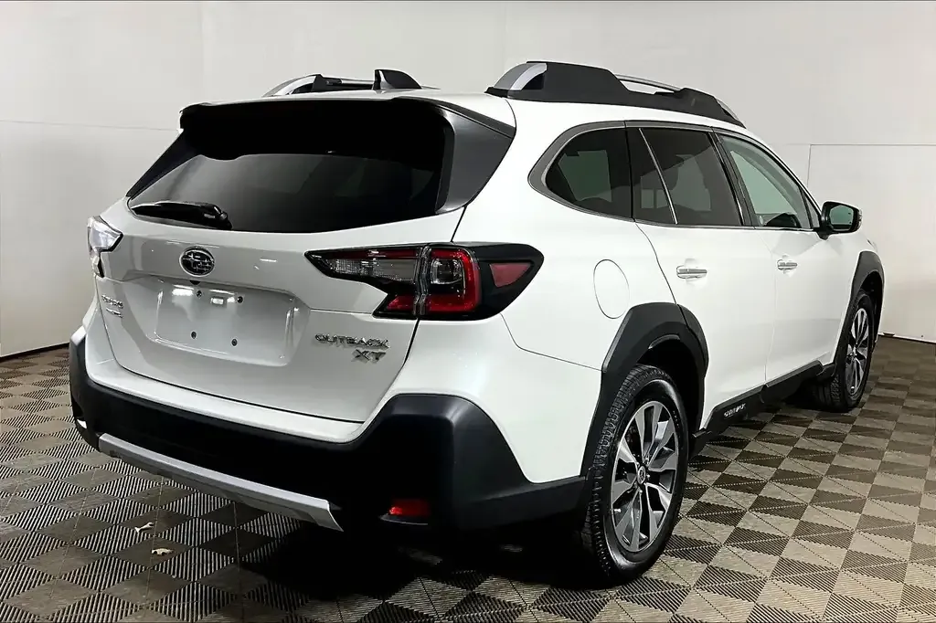 Subaru Outback 2024 photo 2