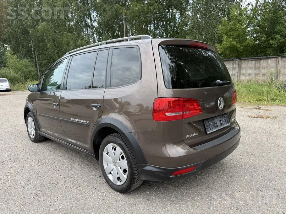 Volkswagen Touran 2012 photo 4