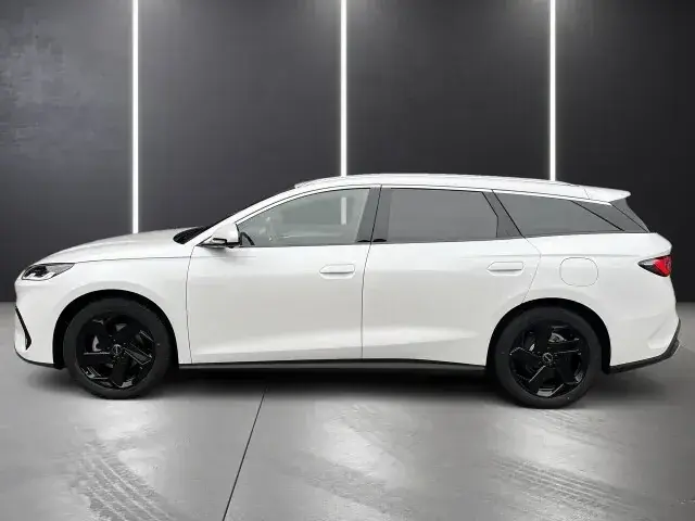 BYD Seal 6 photo 3